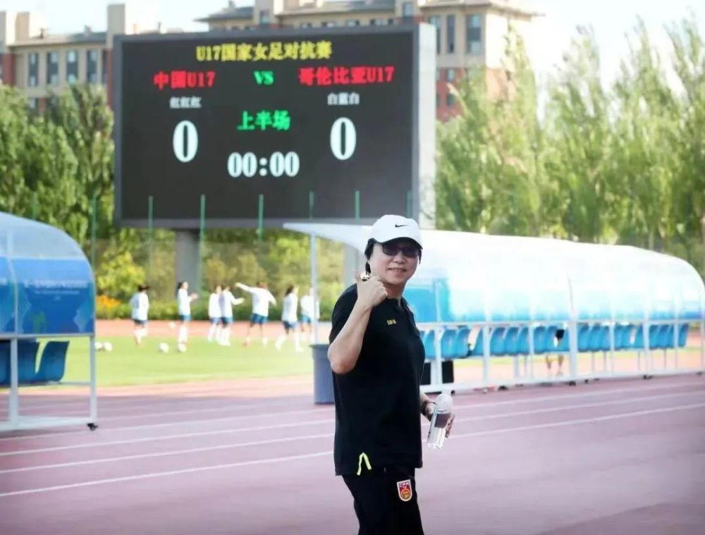 你们为什么闯入我家？你们再不走的话，我可就要报警了。